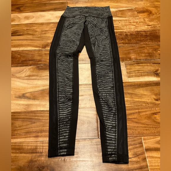 Lululemon Athletica Black and Gray Patterned Leggings - Picture 1 of 3